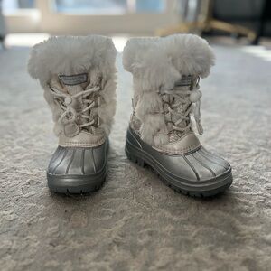 ❤️London Fig Silver and White Glitter Snow Boots